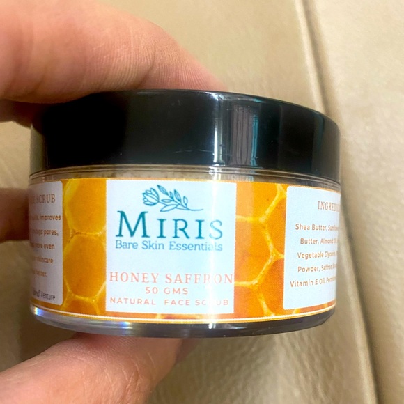 ❌❌SOLD❌❌Lovely set of body lotion,body wash,face scrub,face gel. - Picture 4 of 15